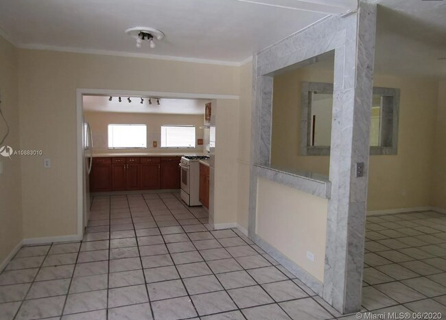 Building Photo - 3840 SW 31st Ct