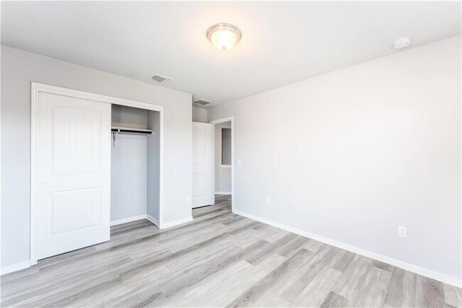 Foto del edificio - 504 Brashear Ln