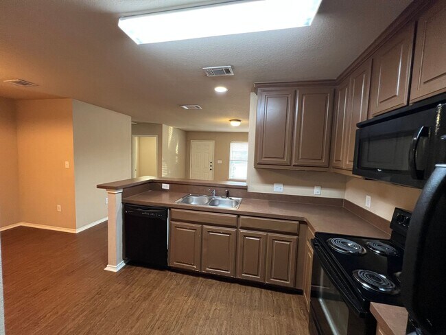 Building Photo - Welcome home to this spacious 3-bedroom, 2-bath quadplex in Krum!