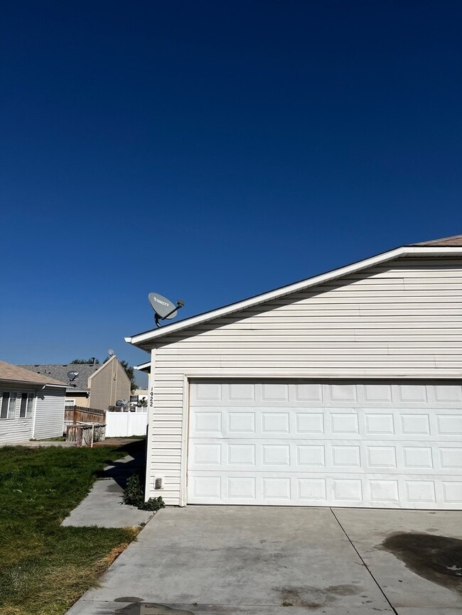 Foto del edificio - Updated 3bed 2 bath Duplex Unit Close to Freeway!