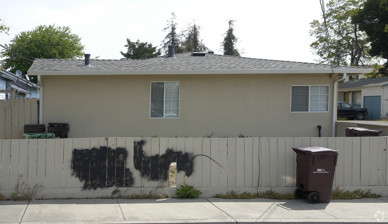 Building Photo - 18630 Standish Ave