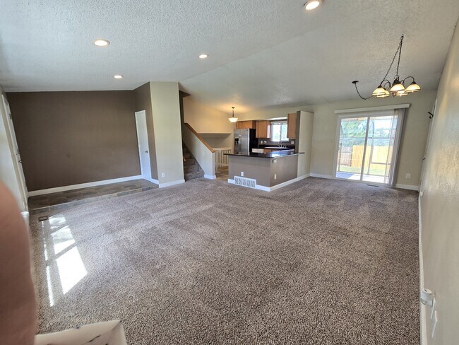 Foto del edificio - 6526 Charter Dr
