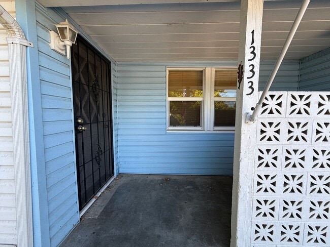 Foto del edificio - Single story in the heart of Modesto!