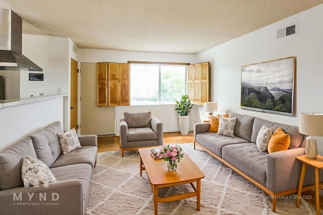 Building Photo - 5515 Spinnaker Dr