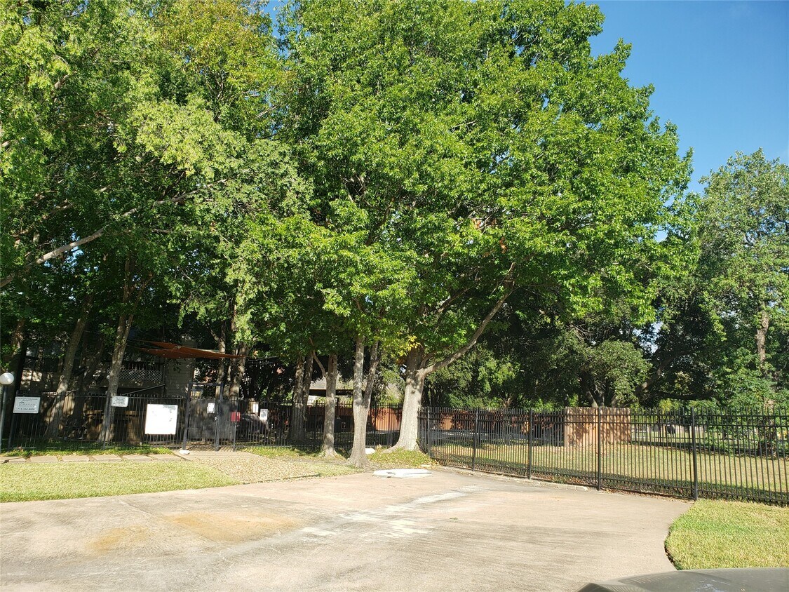 Foto del edificio - 11710 Southlake Dr