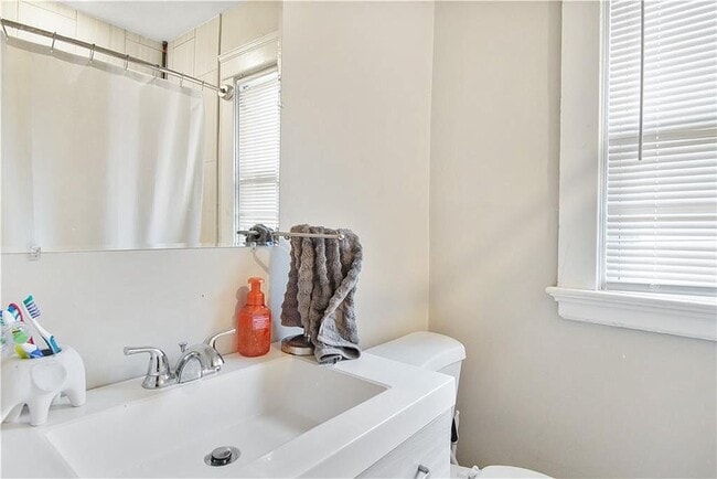 Bath - 1012 Narragansett Blvd