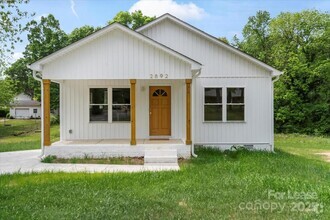 Building Photo - 2892 Shady Ln Ave