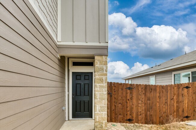 Building Photo - AVAILABLE NOW! GORGEOUS 3 BEDROOM 2.5 BATH...
