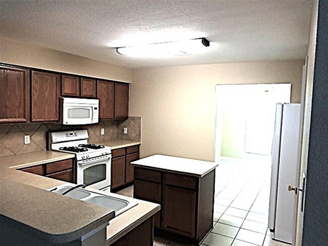 Foto del edificio - 5634 Cinnamon Lake Dr