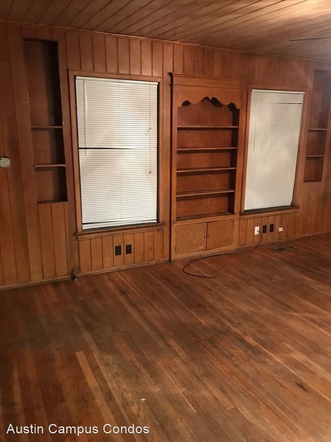 Building Photo - 2 br, 2.5 bath House - 411 W. 34th Street
