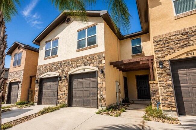 Building Photo - 5706 Montevista Dr