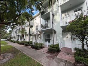 Building Photo - 252 SW 14th Ave