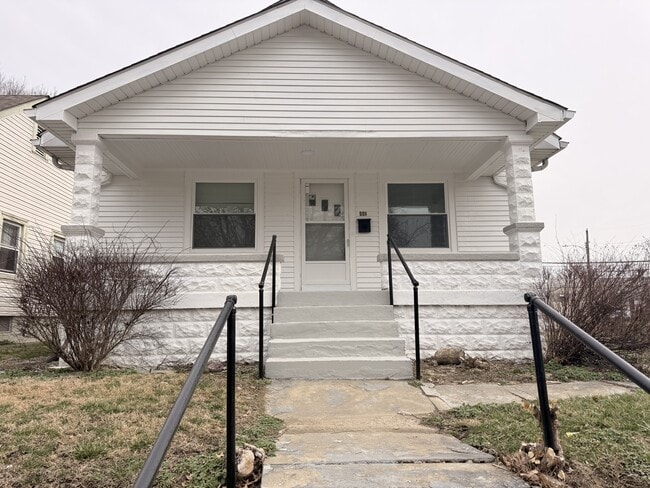 Photo - 841 Hazel St House
