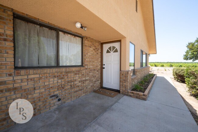 Foto del edificio - Fresno Westside Farm Home, 2BR/2BA, Built 1992 – Modern Updates!