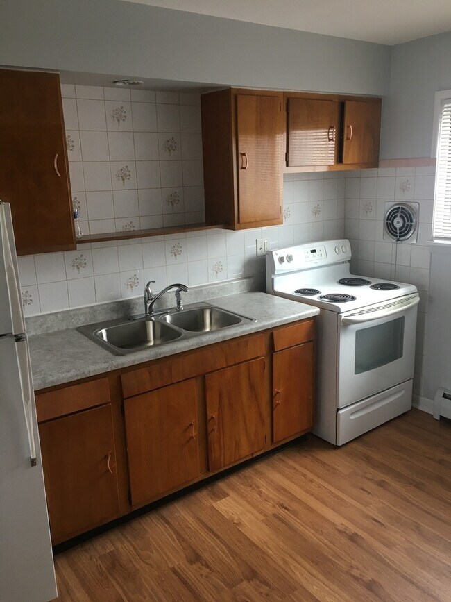 Building Photo - 8280 W Dempster St