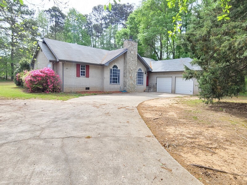 Foto principal - 3 Bedroom Ranch Style home in Mcdonough!