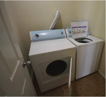 Building Photo - 1633 Burnside Place, Unit A