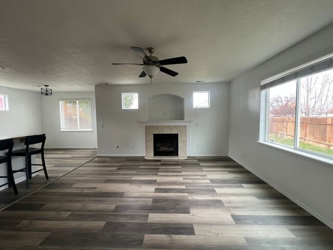 Building Photo - 3-Bed, 2.5-Bath Home Near Columbia Center ...