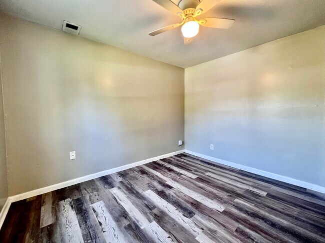 Building Photo - 4015 Parthenia Ave