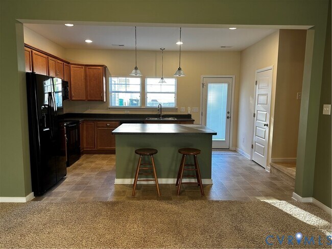 Foto del edificio - 8213 Center Path Ln