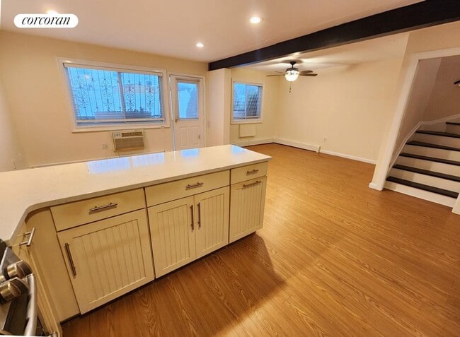 Foto del edificio - 336 Howe Ave