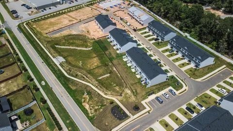 Building Photo - 118 McLauren Pl