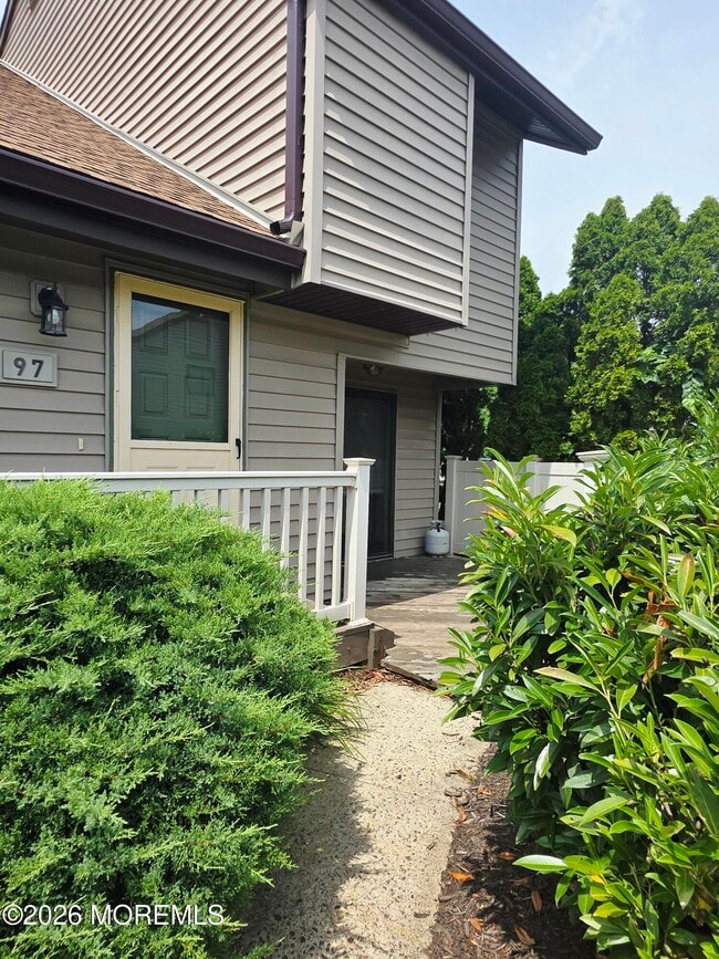 Building Photo - 97 Cotswold Cir