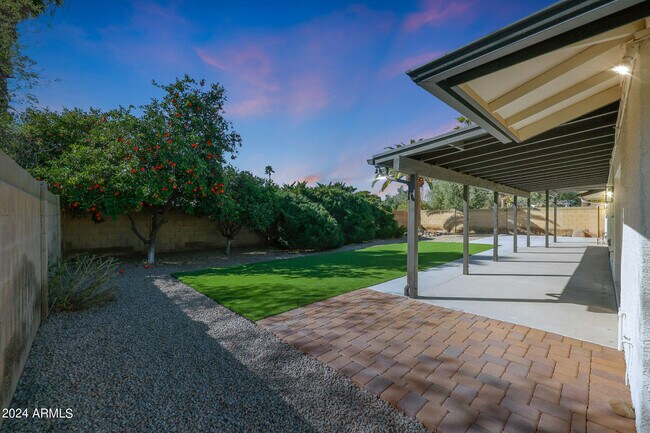 Building Photo - 5423 E Justine Rd