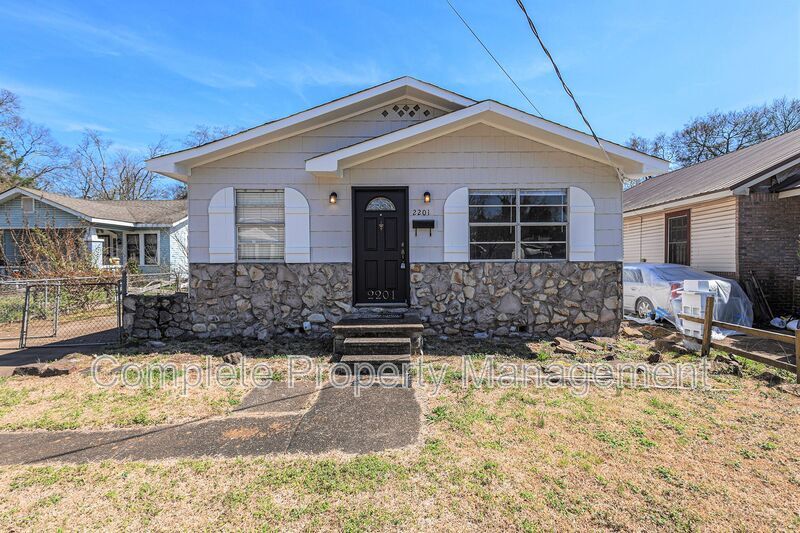 Primary Photo - 2201 Beulah Ave SW