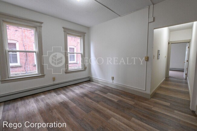 Building Photo - 31-33 Bond St