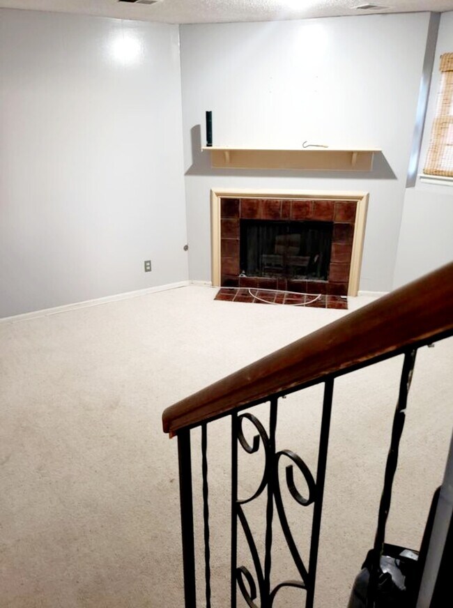 Sala de estar/familiar - 9721 W 83rd Ter