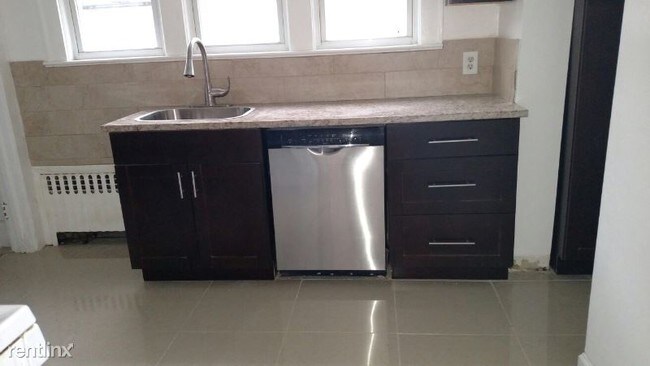 Foto del edificio - 4 br, 1.5 bath House - 743 Livingston Rd