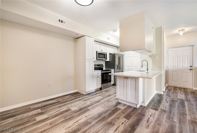 Building Photo - 6321 Aragon Way