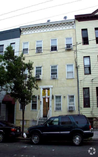 Building Photo - 42 Bowers St