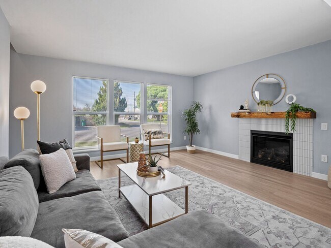 Building Photo - For Rent – Beautiful 4 Bedroom Home in Pal...