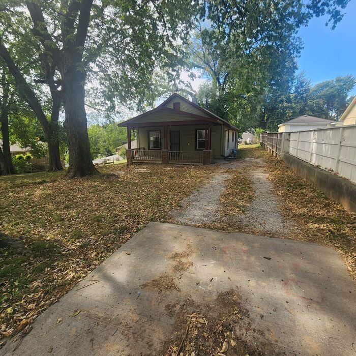 204 N Crescent Ave, Independence, MO 64053 House Rental in Independence, MO