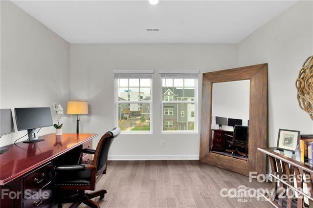 Foto del edificio - 2410 Arbor Loop Dr