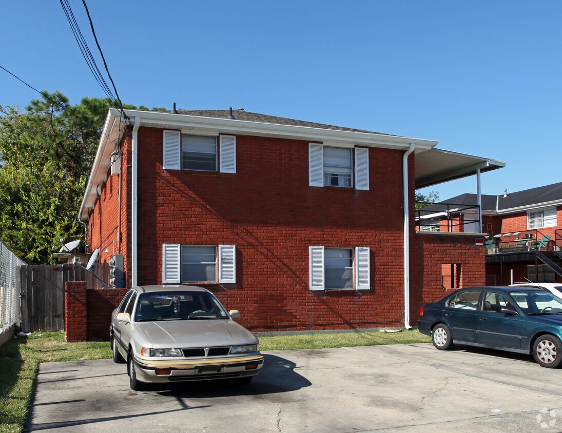 Building Photo - 216 N Laurel St