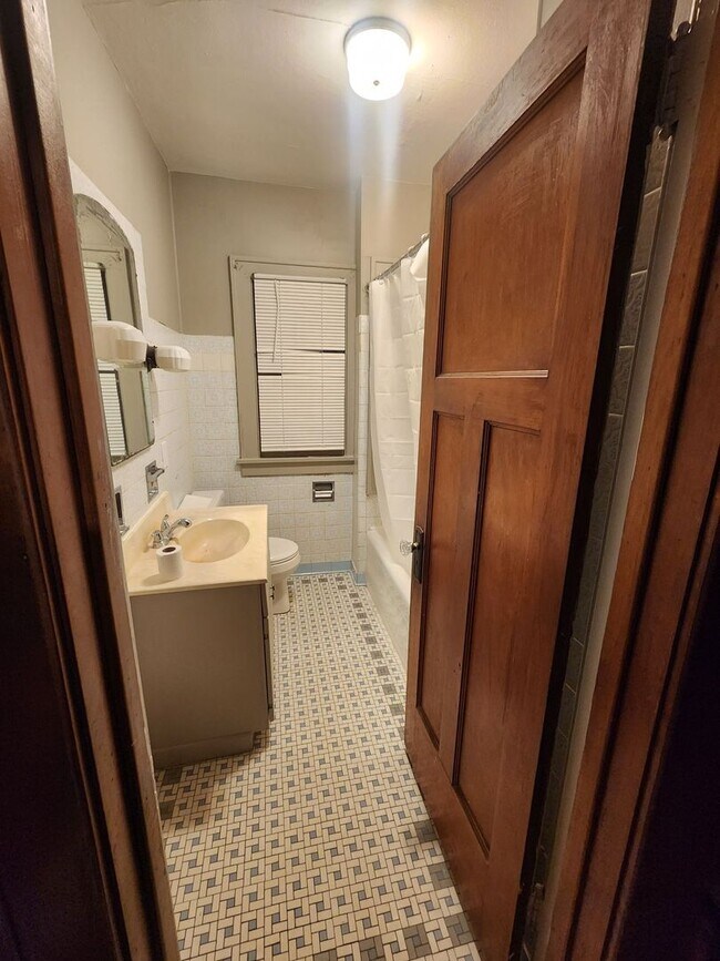 Foto del edificio - 4 Bedroom 1.5 Bathroom Single Family