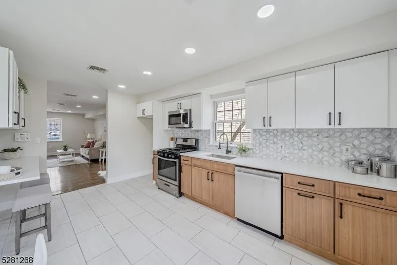 Foto principal - 1779 Newton St