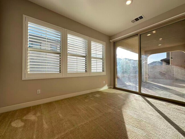 Foto del edificio - 5 BEDROOM HOME FOR LEASING IN Ontario