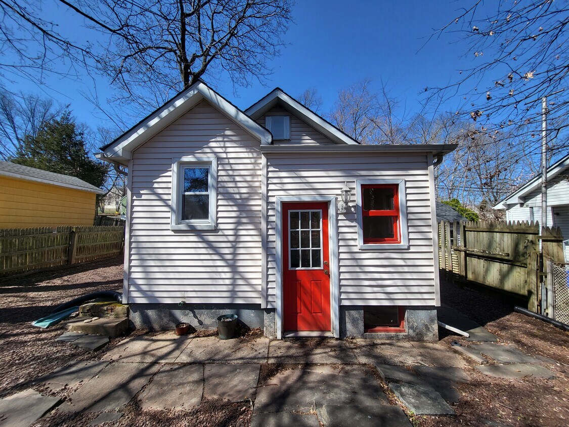 Primary Photo - 908 Aurora St