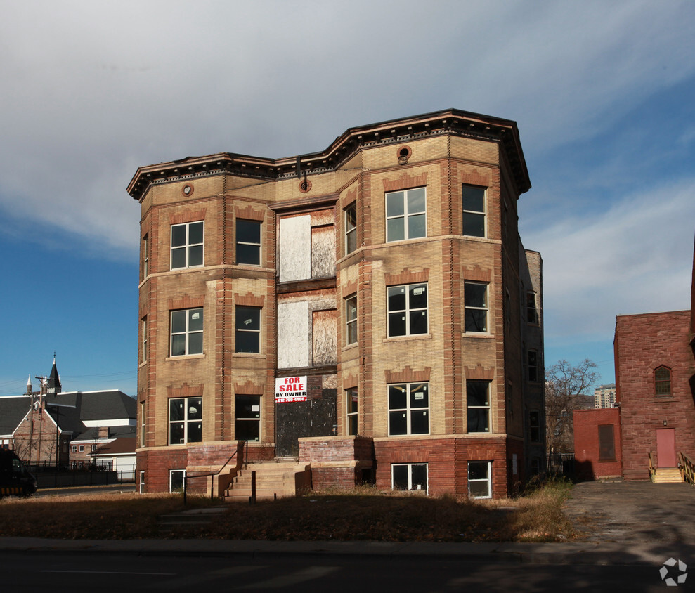 Building Photo - 628 E Franklin Ave