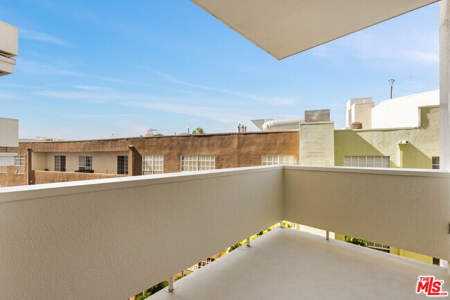 Foto del edificio - 7250 Franklin Ave