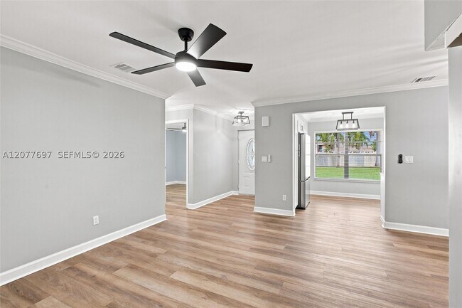 Foto del edificio - 646 SE 12th Ct