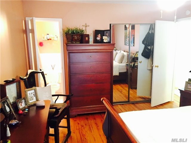 Foto del edificio - 89-03 Aubrey Ave