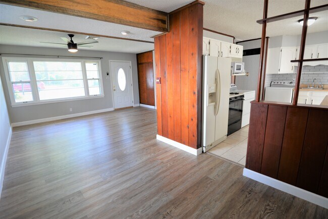living kitchen - 811 Cherry St
