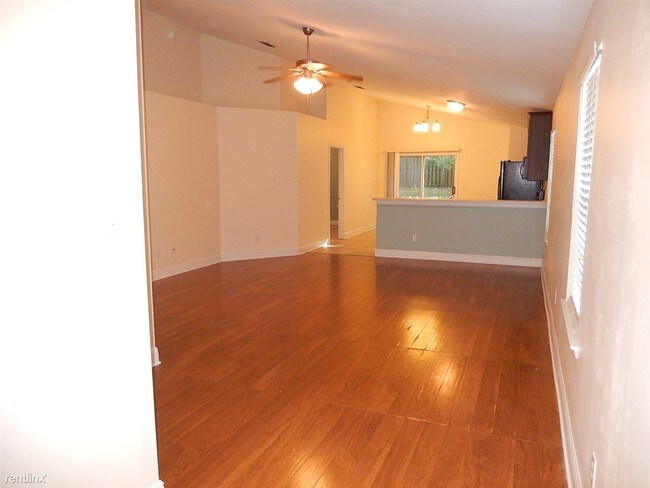 Building Photo - 1421 Crescent Hill Dr