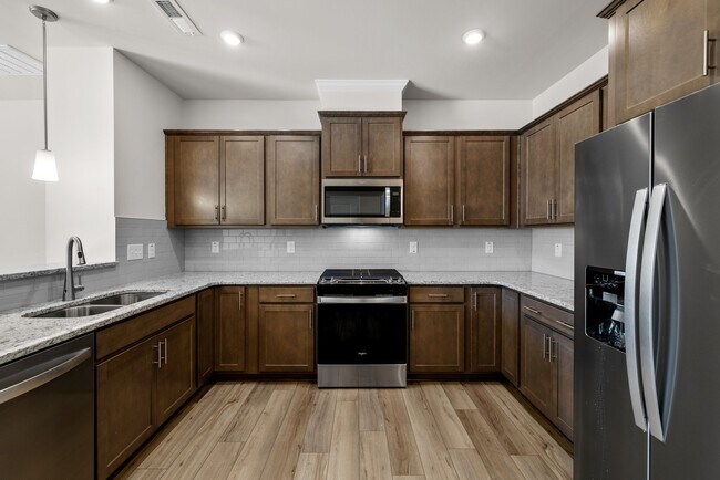 Building Photo - 5615 Edessa Ave