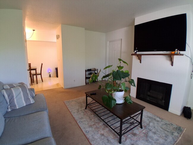 Building Photo - 763 E 820 N